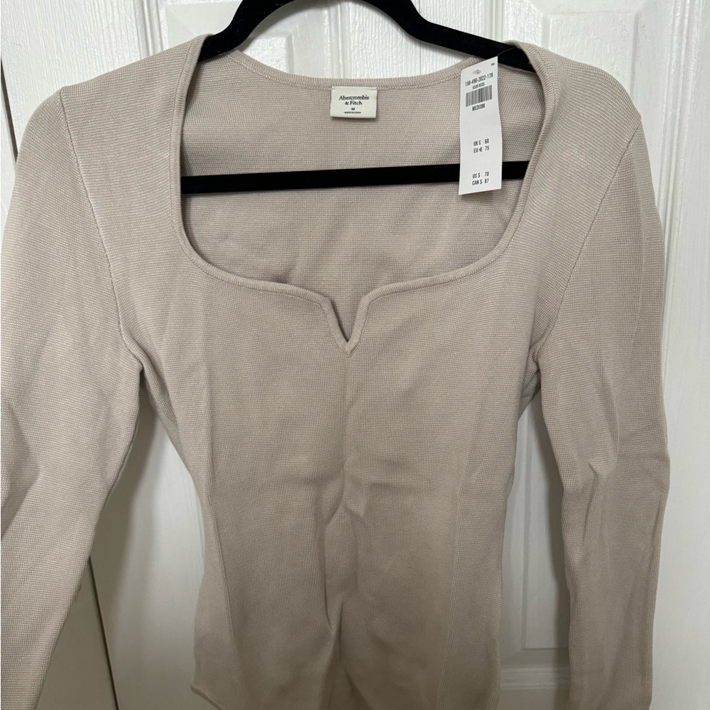 Abercrombie and Fitch Cream Sweater - Never Been Worn!